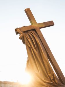 Tuhan Yesus Kristus mati di kayu salib